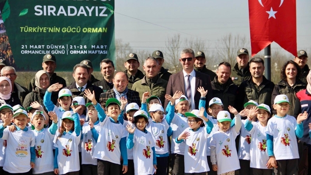 Düzce'de yüzlerce fidan toprakla buluştu