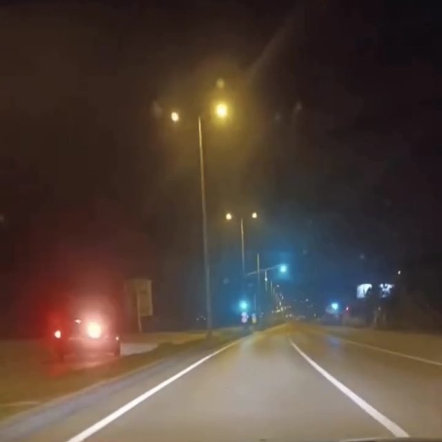 Otomobilin ters yönde ilerlediği anlar kamerada