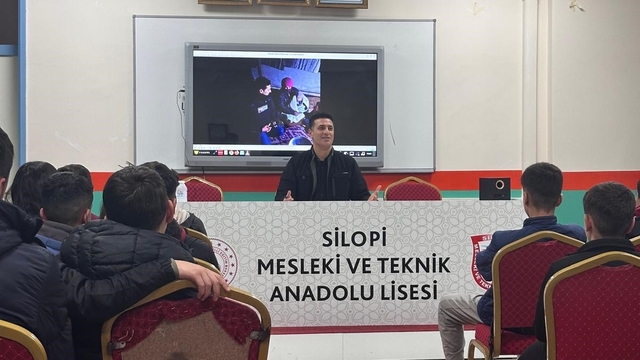 Yazar İbrahimoğlu öğrencilerle bir araya geldi