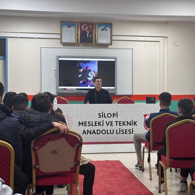 Yazar İbrahimoğlu öğrencilerle bir araya geldi