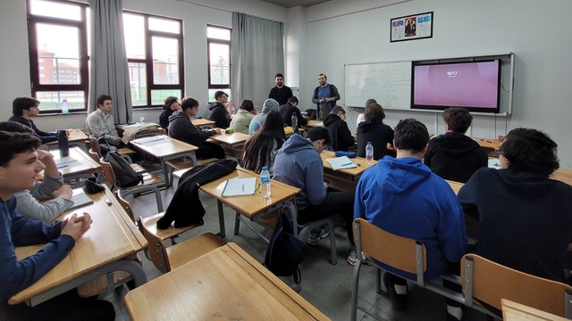 Eskişehir Bilim Olimpiyatları Akademisi'nde eğitim meşalesi yandı
85 yetenekli öğrenci uluslararası arenalar için hazırlanıyor