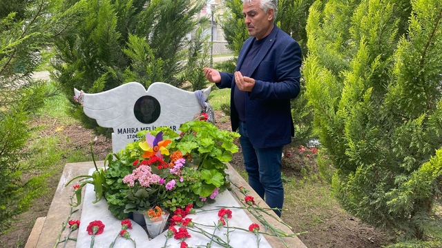 Köpek saldırısıyla hayalleri yarım kalan 10 yaşındaki Mahra'ya mezarı başında buruk anma
Hayatta olsaydı bu yıl arkadaşlarıyla birlikte mezun olacaktı
Baba Murat Pınar: "Kızım bu sene mezun olacaktı, koşucu olmak istiyordu"