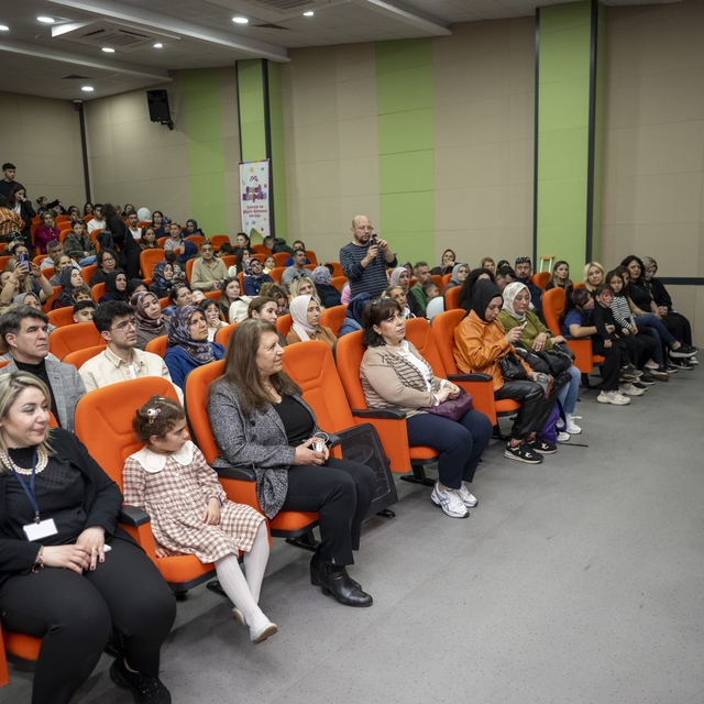 Minik yetenekler sahne aldı, bahar şenliği renkli geçti