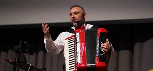 Kaşıkçı'dan Isparta'daki festivalde "Kadın ve Göç" temalı müzikli söyleşi