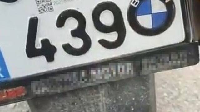 Elazığ'da plakayı kalemle boyayarak değiştiren sürücüye 220 bin lira ceza yazıldı
Kalemle plakasını boyayan sürücü polis ekiplerinden kaçamadı: Sürücüye 220 bin lira ceza yazıldı