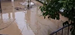 Didim’de sağanak yağış etkili oldu Evleri su bastı, araçlar yolda kaldı