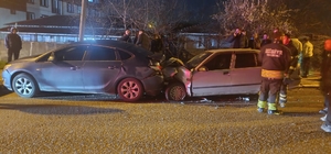 Alkollü ve ehliyetsiz sürücü dehşet saçtı: 2 yaralı