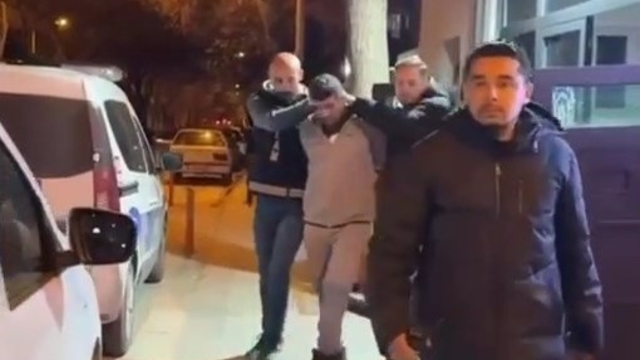 Çatıdaki güneş enerjisi panellerini çalan 2 kişi yakalandı