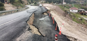 Aydın'da toprak kayması; kara yolu ikinci kez çöktü