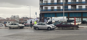 Karaman'da üç aracın karıştığı zincirleme kazada 1 kişi yaralandı