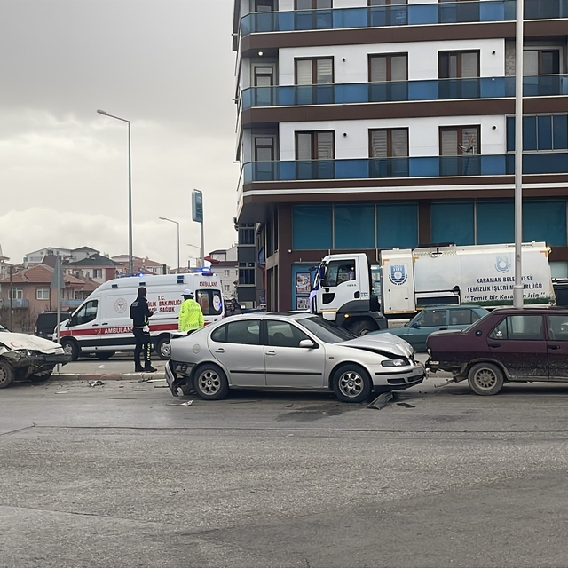 Karaman'da üç aracın karıştığı zincirleme kazada 1 kişi yaralandı