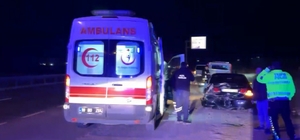 D100'de iki otomobil çarpıştı: 2 yaralı