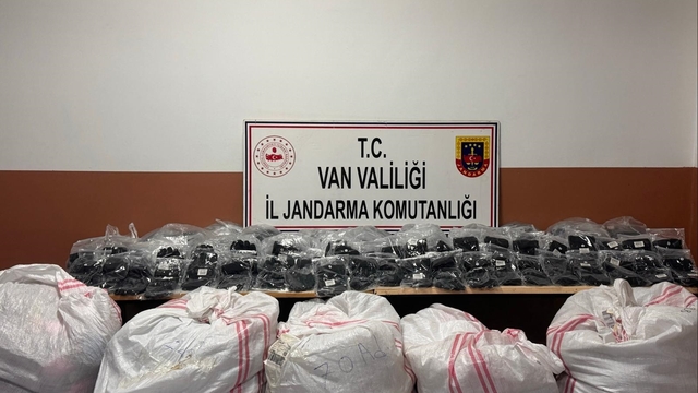 Van'da 5 milyon 800 bin TL'lik gümrük kaçağı eşya ele geçirildi