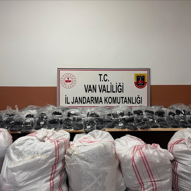 Van'da 5 milyon 800 bin TL'lik gümrük kaçağı eşya ele geçirildi