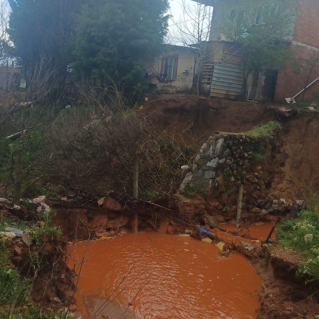 Çakırlar Çayı taştı, yıkılma riski olan ev tahliye edildi