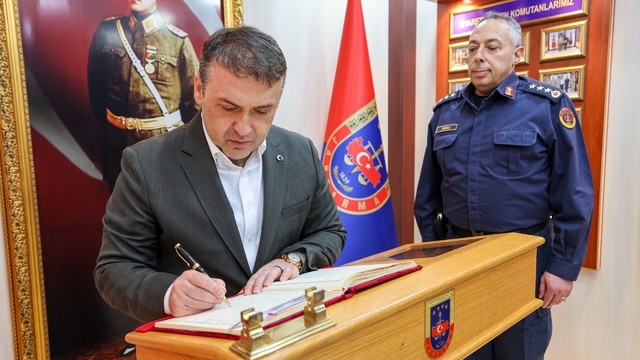 Vali Sözer Bilecik İl Jandarma Komutanlığı'nda bilgi aldı