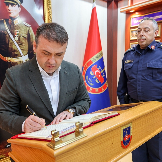 Vali Sözer Bilecik İl Jandarma Komutanlığı'nda bilgi aldı