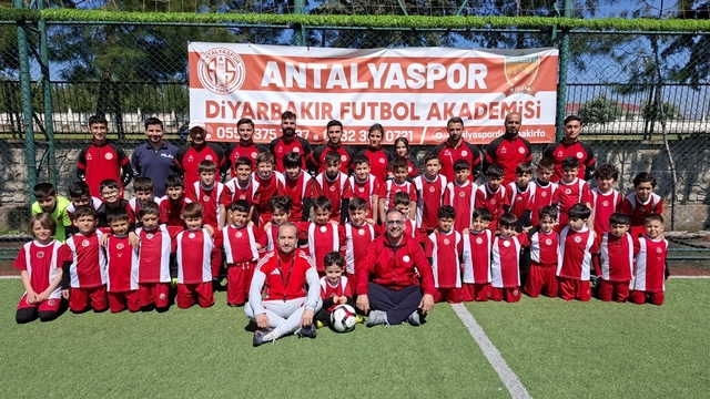 Antalyaspor Diyarbakır Futbol Akademisinden çocuklara sağlık atölyesi