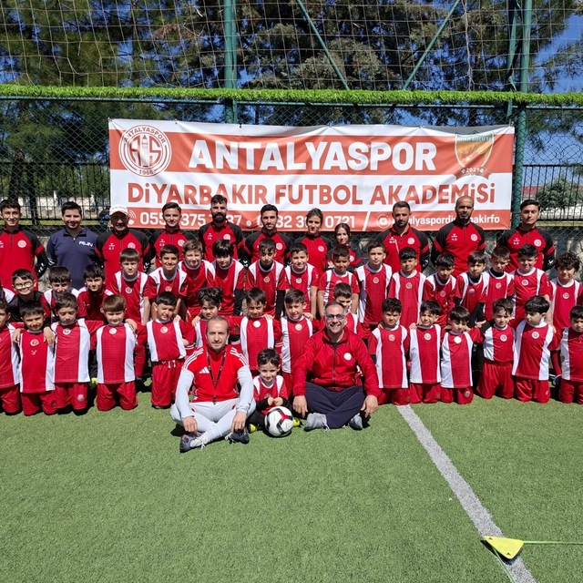 Antalyaspor Diyarbakır Futbol Akademisinden çocuklara sağlık atölyesi