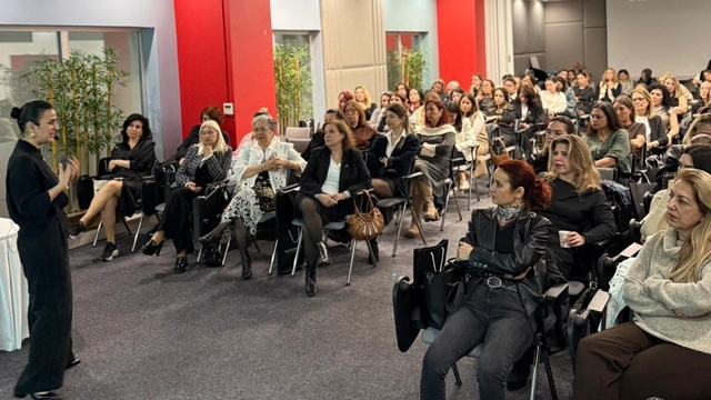 Aydın'da kadınlara ezber bozan eğitim
"Kadınlar başarılı ve mutlu olduğunda güzelliklerini daha güzel yansıtır"