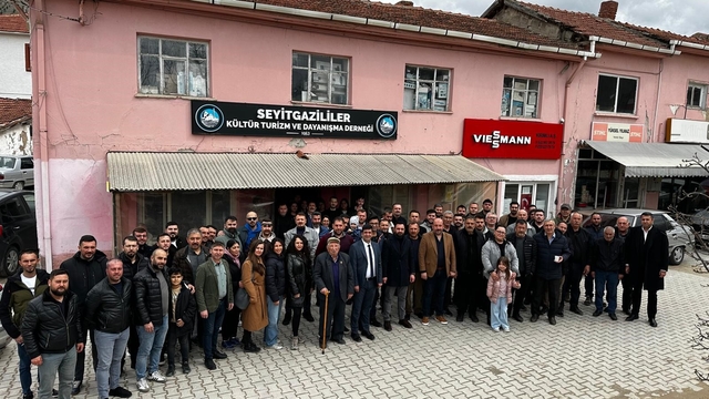 Seyitgazi'de genel kurul heyecanı
Başkan Emrah Sur, güven tazeledi