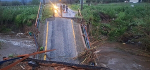 Milas’ta sağanakta köprü çöktü