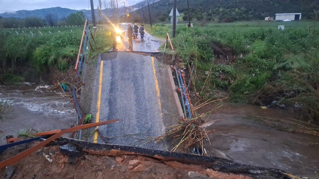 Milas'ta sağanakta köprü çöktü