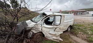 Midibüs şarampole girdi: 1 yaralı
