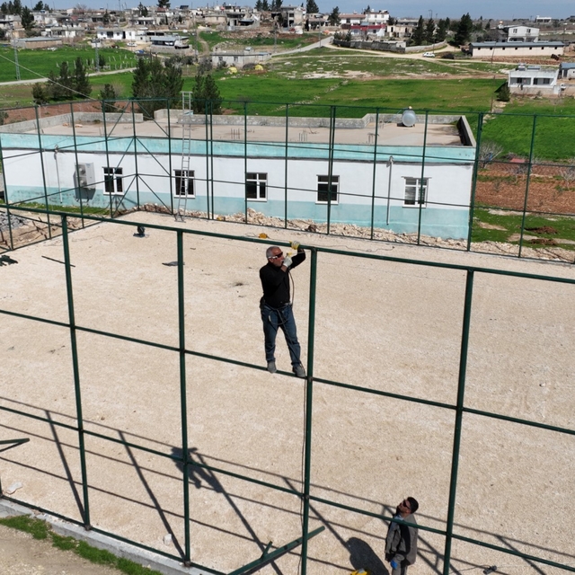 Olukyanı ve Payamlı halı sahaları tamamlanıyor
