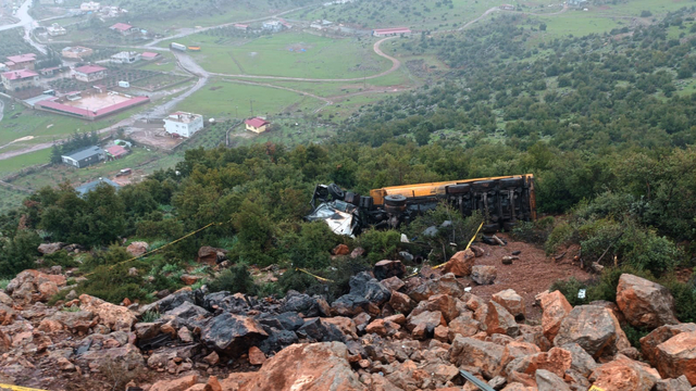 Gaziantep'te uçuruma devrilen TIR'ın şoförü öldü