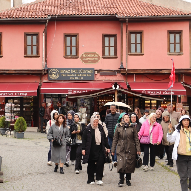 Termometreler düştü, kalabalık azalmadı: Eskişehir'de hafta sonu yoğunluğu