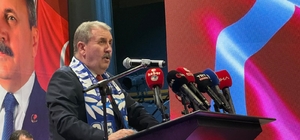 BBP Genel Başkanı Destici, Erzurum kongresinde konuştu: "Bu saatten sonra Türkiye'nin ihtiyacı olan şey panik değil, sağduyulu bir ‘berrak akıl'dır" "Türkiye, ne yapılmak istendiğinin bilincinde, tecrübeli, basiretli ve güçlü bir Cumhurbaşkanına ve yönetime sahiptir" "Tarafsızlığımızı korumalı ve tarafsızlık sıfatımız algısına zarar verecek hamlelerden ve siyaset dilinden uzak durmalıyız"