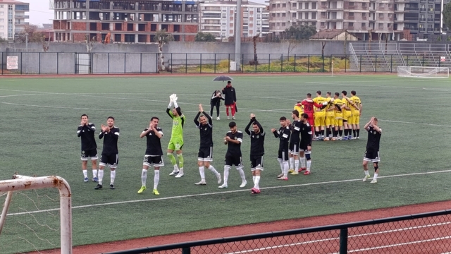 Alaşehir Belediyespor evinde yıkıldı