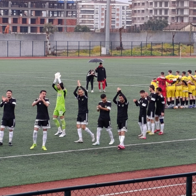 Alaşehir Belediyespor evinde yıkıldı