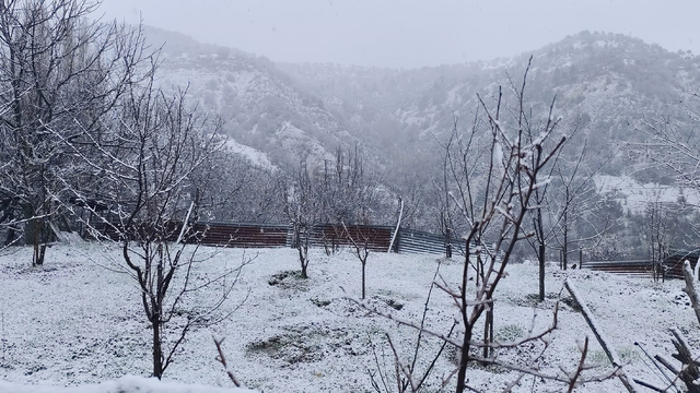 Beypazarı'nın yüksek kesimlerinde kar yağışı etkili oldu