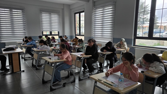 TÜGVA'nın 'Kitap Kurdu' sınavı Eskişehir'de tamamlandı