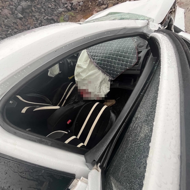 Şanlıurfa'da iki otomobil kafa kafaya çarpıştı: 8 yaralı