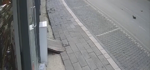 Tokat’ta otomobil markete girdi: 2 yaralı