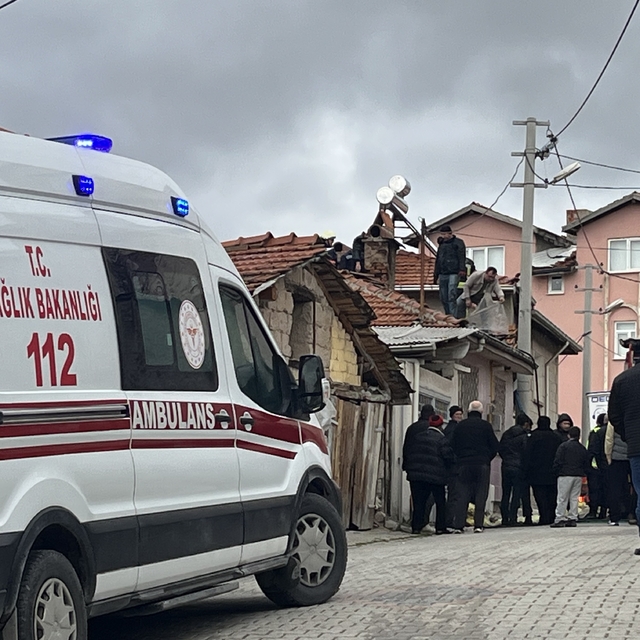 Kütahya'da tek katlı ev çıkan yangında kullanılamaz hale geldi