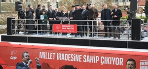 CHP Genel Başkanı Özel Kuşadası'nda Özel, Kuşadası Belediye Başkanı Günel'in tutuklanmasını 'siyasi operasyon' olarak değerlendirdi