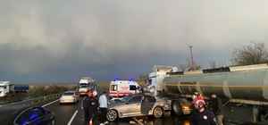 Şanlıurfa'da zincirleme trafik kazası: 1 ölü, 5 yaralı Yaralılara ilk müdahaleyi aynı kazada yaralanan sağlık çalışanı yaptı