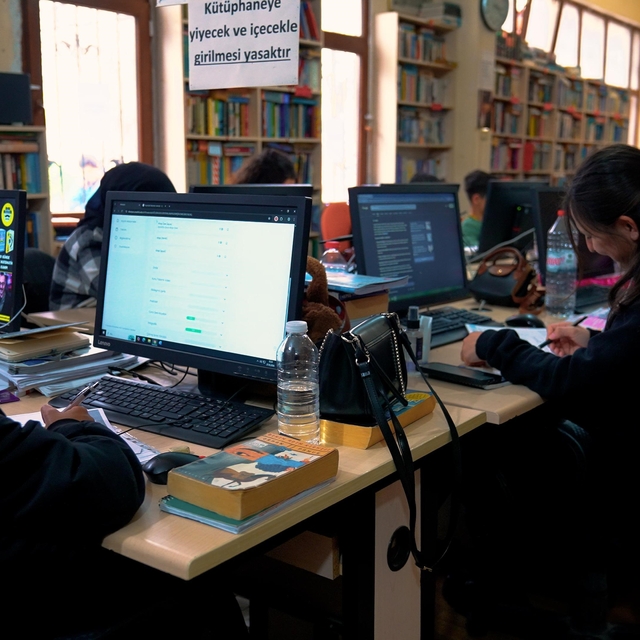 Didim Belediyesi Halk Kütüphanesi gençlerin buluşma merkezi oldu