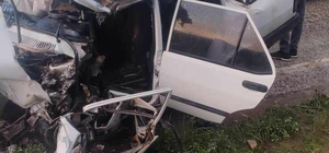 Manisa’da otomobil ile TIR çarpıştı: 3 yaralı