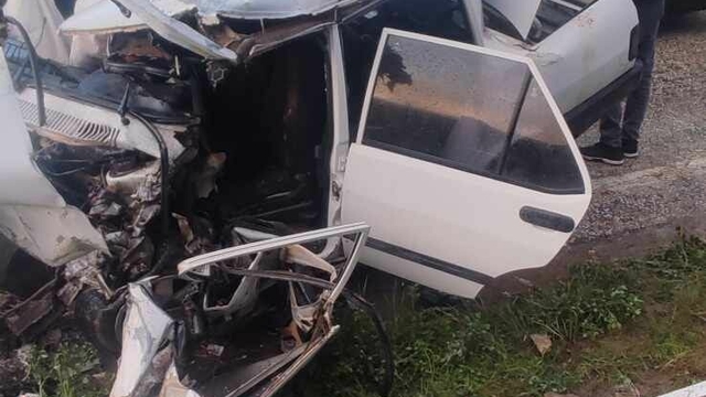 Manisa'da otomobil ile TIR çarpıştı: 3 yaralı