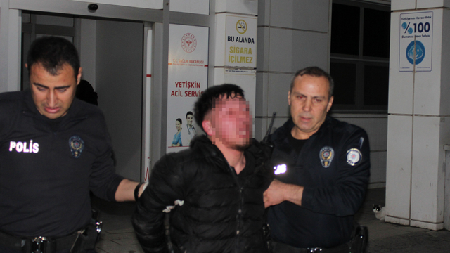 Annesinin, erkek arkadaşını bıçakladı; ikinci kez saldırı anı kamerada