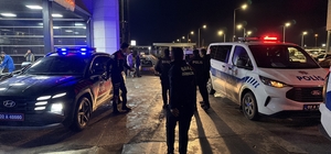 Yaralı yakınları hastanede birbirine saldırdı