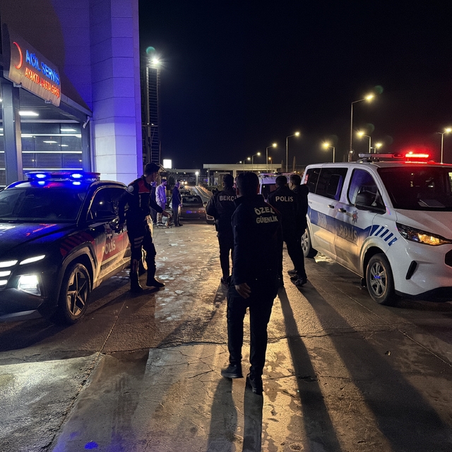 Yaralı yakınları hastanede birbirine saldırdı