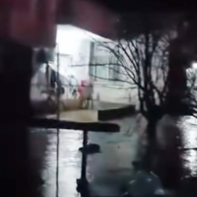 Şırnak'ta şiddetli yağış: Köy yolları göle döndü