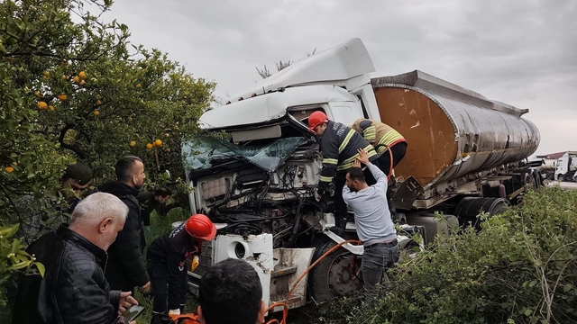 Erzin'de tanker narenciye bahçesine uçtu
