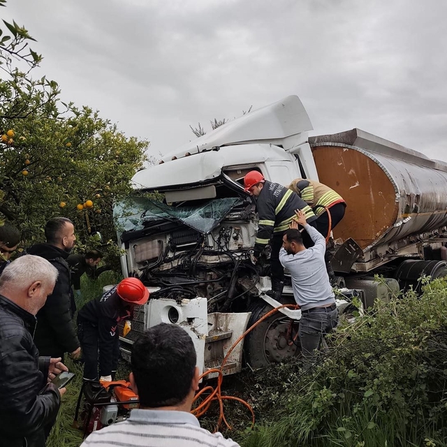 Erzin'de tanker narenciye bahçesine uçtu
